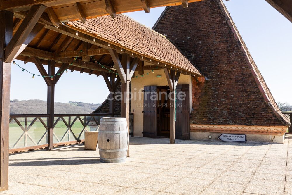 Domaine exceptionnel, 12 Ha, 2 maisons et grande bâtisse de 1930, grange de stockage, 30 min de Pau