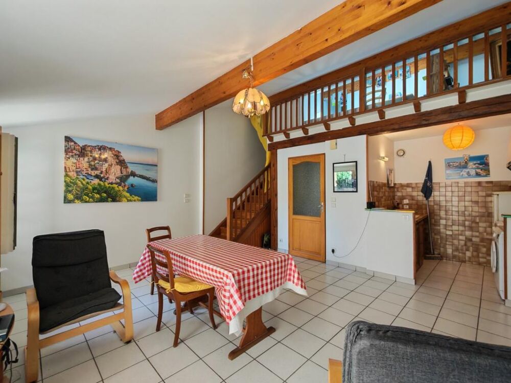 Vente Immeuble Immeuble de rapport avec T2 loué, T4 libre et garage à Pavie. Idéal investisseur Pavie