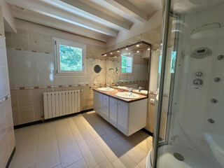  Maison  vendre 8 pices 240 m