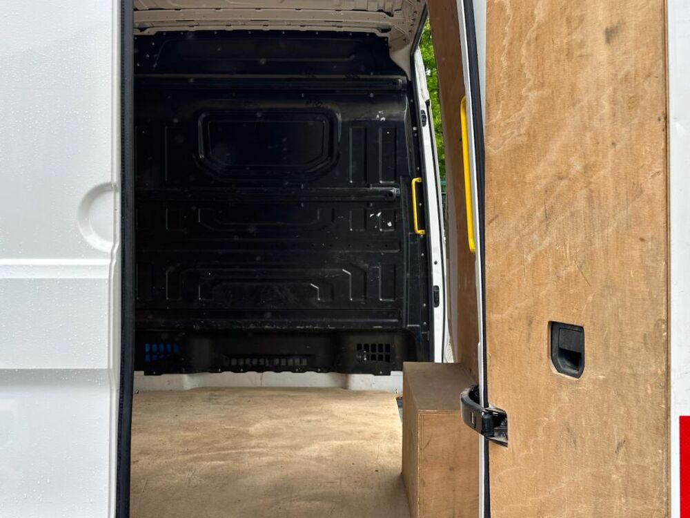 Crafter VAN II 2.0 TDI 102 30 L3H3 BUSINESS LINE PRIX TTC 2019 occasion 78240 Chambourcy