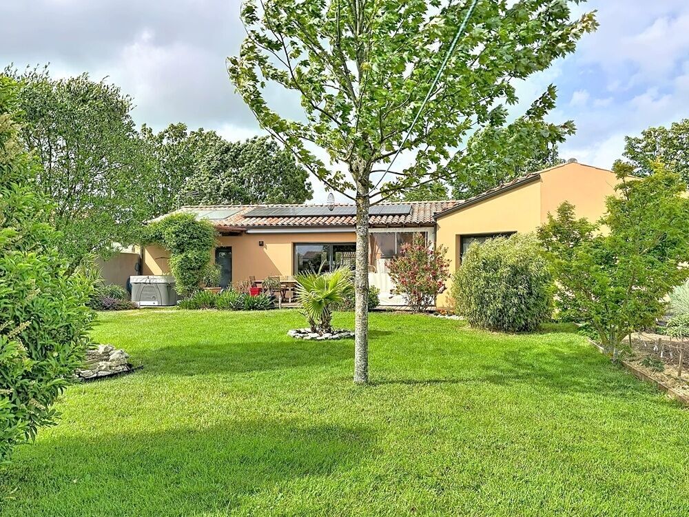 Villa de plain-pied 130 m2, Classe énergie A - 3 chambres- dans son écrin de verdure- centre village