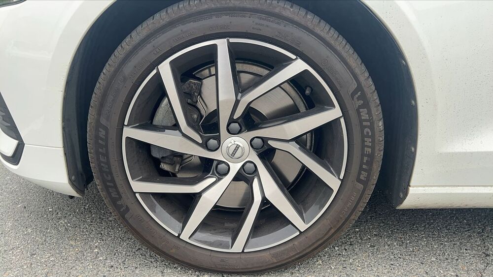 V60 III 2.0 T8 392 Plug in Hybrid AWD Geartronic8 Business Execu 2019 occasion 49400 Saumur