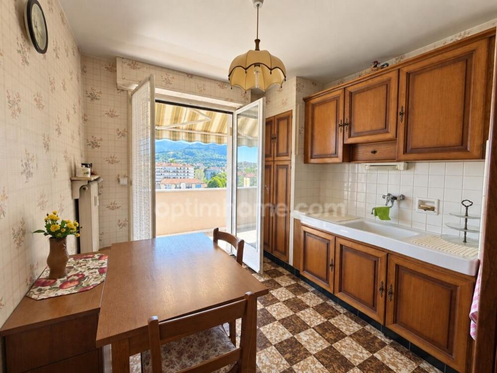 Vente Appartement ANNECY - APPARTEMENT T3 A RENOVER - DERNIER ETAGE - BALCON VUE PANORAMIQUE MONTAGNES - A 350 m DU LAC Annecy