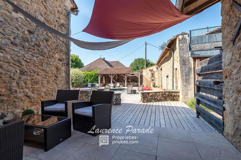 Domaine de charme au coeur du Périgord , Propriété d'exception avec activité touristique