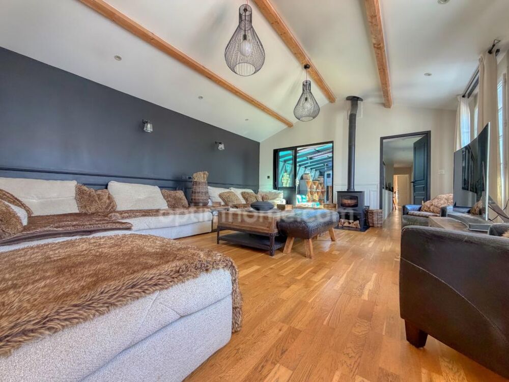 Vente Maison Villa de plain-pied, 174 m², 4 Chambres.Piscine chauffée, Le Château-d'Oléron (17) La gaconniere