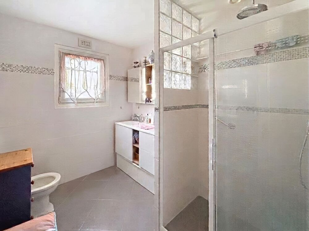 Vente Maison ? À VENDRE – Maison familiale de 198M² avec terrain de 1143 m² à Longueville, à 5 min de Granville et 3 km des plages Longueville