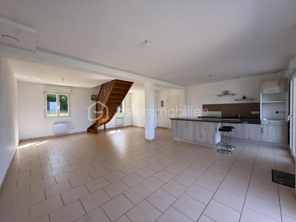 Maison familiale à vendre proche Pont-lÉvêque  3 chambres, terrain 3 900 m²