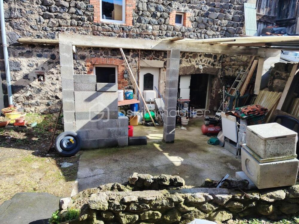 Ensemble de deux Bâtiments, sur RN88, 3Pièces secteur COSTAROS 43490 Haute -Loire