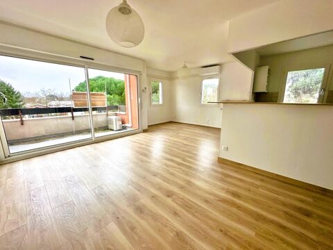   CASTANET TOLOSAN - HYPERCENTRE - DERNIER ETAGE - VUE DEGAGEE SANS VIS-A-VIS - EXPOSITION SUD - CAVE + BOX Appartement - 4 pi�ce(s) - 80 m�