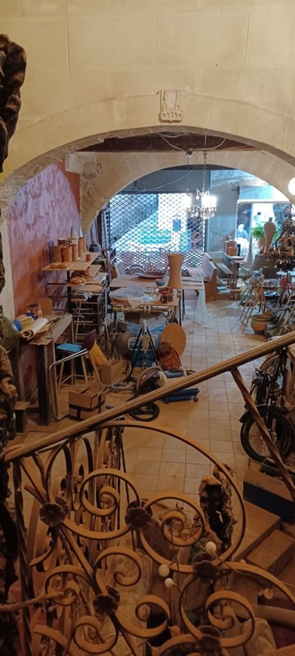   CENTRE SOMMIERES ,  FONDS DE COMMERCE +MURS + APPARTEMENT A SAISIR! Sommieres