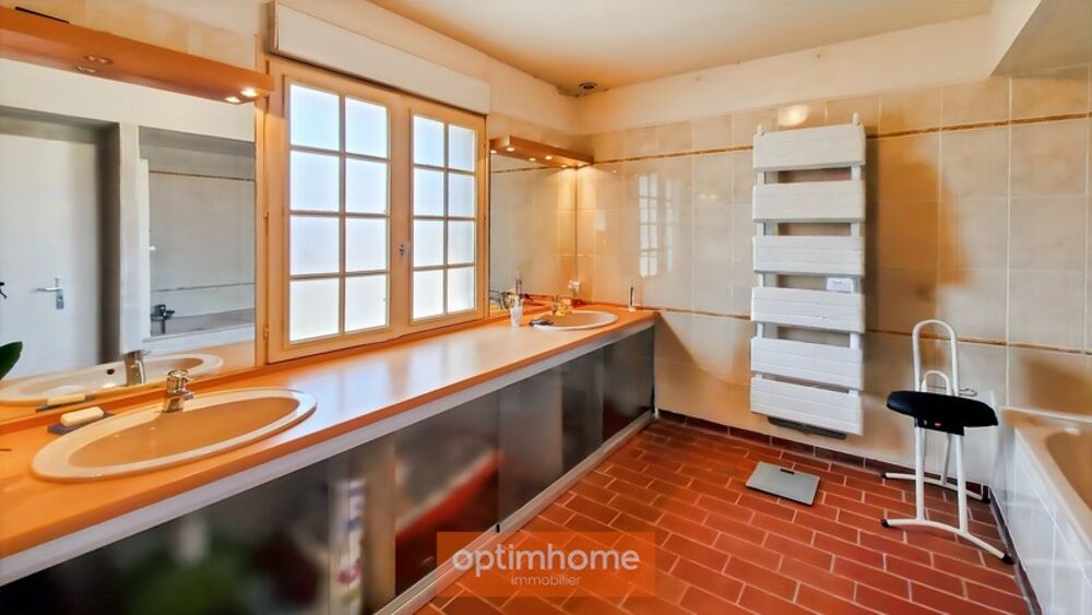 ARRAS CHR / CITADELLE  PAVILLON INDIVIDUEL SEMI PLAIN-PIED DE 219 M²  5 CHAMBRES  SOUS-SOL COMPLET  JARDIN 1 008 M²