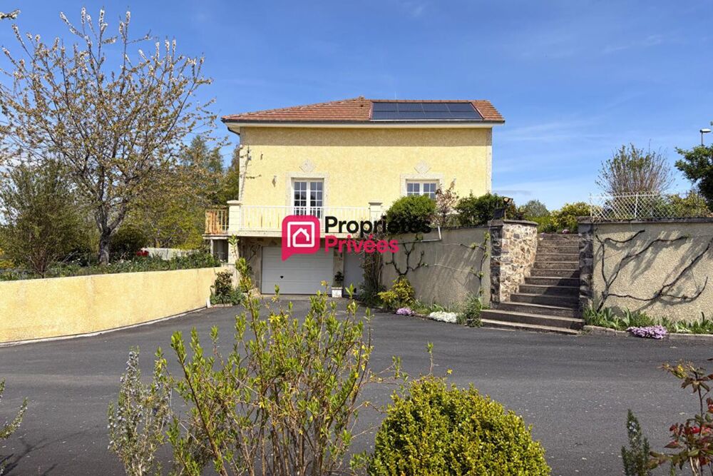Belle propriété T7 de 231m², terrain de 6905m² avec un étang aux Richards 63780 à vendre