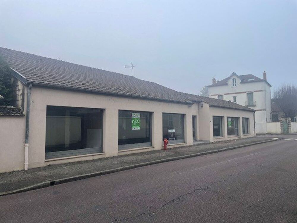   A LOUER - ENSEMBLE A VOCATION COMMERCIALE OU TERTIAIRE 