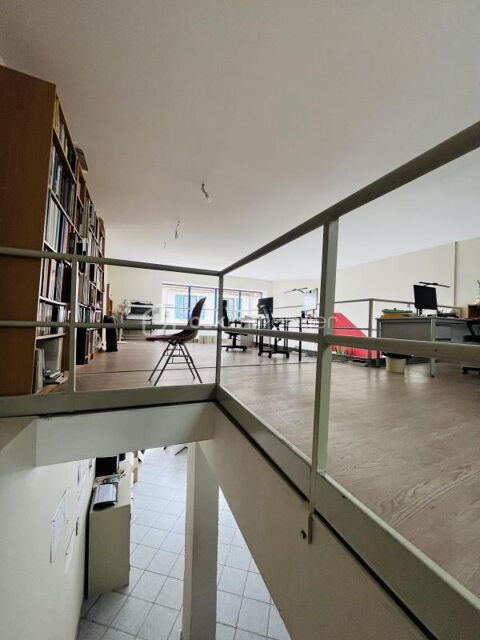   EXCLUSIVITÉ – LOCAL PROFESSIONNEL D'EXCEPTION AU CŒUR DE MORESTEL ! 