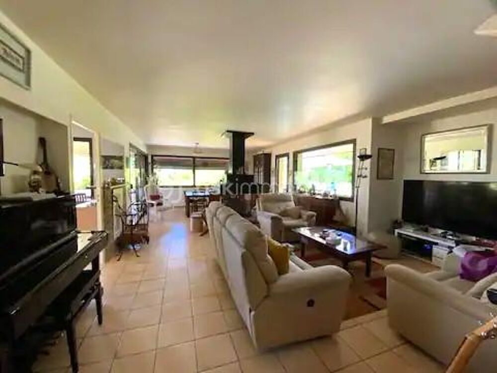 Charmante maison avec piscine et espaces de vie généreux
