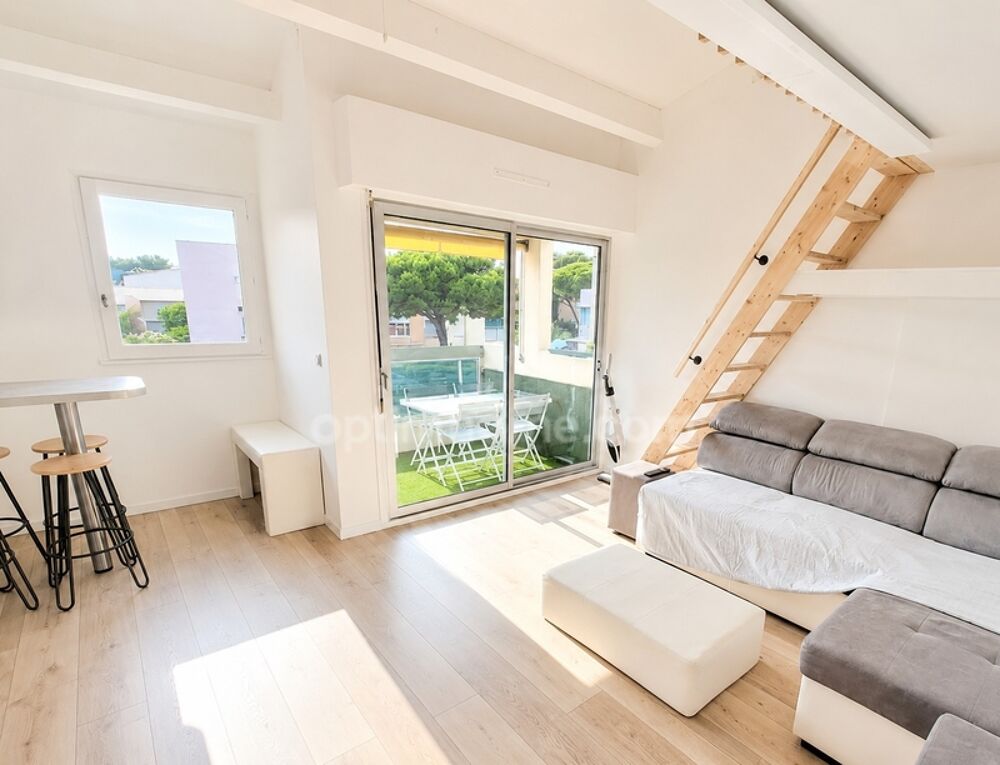 Appartement rénové 29m2  Dernier étage avec balcon et parking privatif CAP D'AGDE (34)