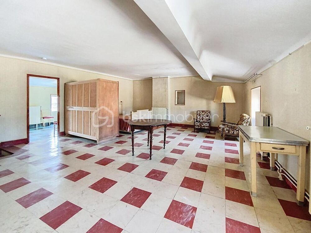 Maison de village au fort potentiel  263 m² habitables au coeur de Bessan !