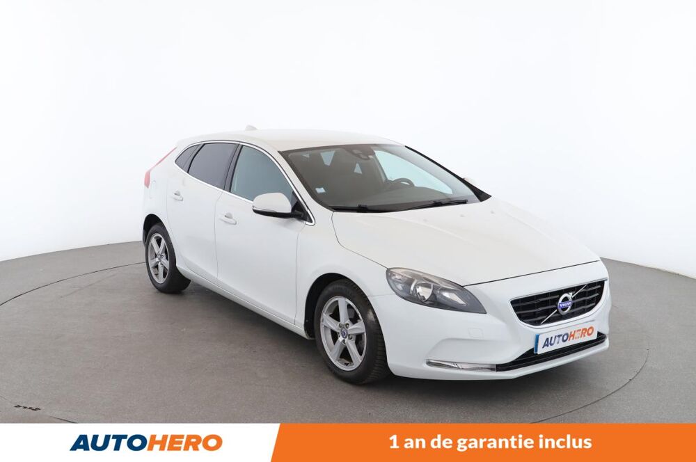 V40 1.6 D2 Momentum 115 ch 2015 occasion 92130 Issy-les-Moulineaux