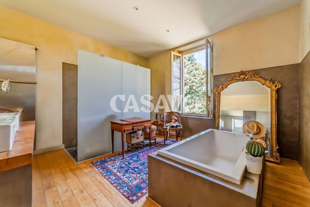 � vendre  Propri�t�/ch�teau Raphele Les Arles (13280)