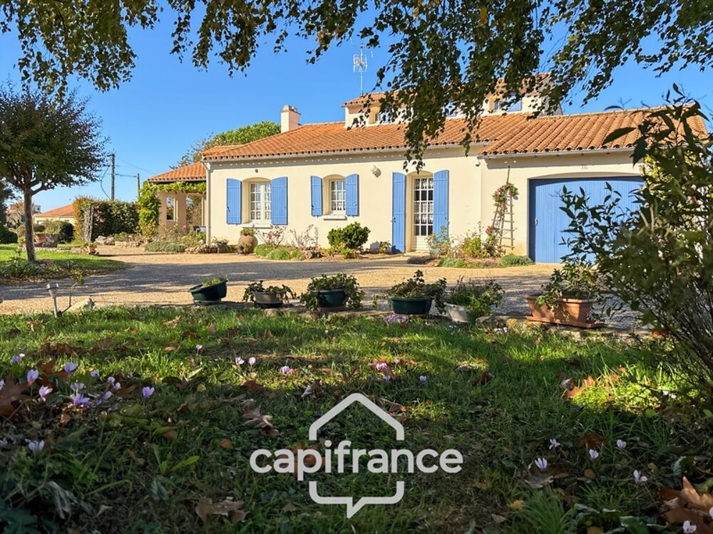 Vente Maison Maison 165 m² avec beaux volumes et jardin paysager – Fontaines Fontaines
