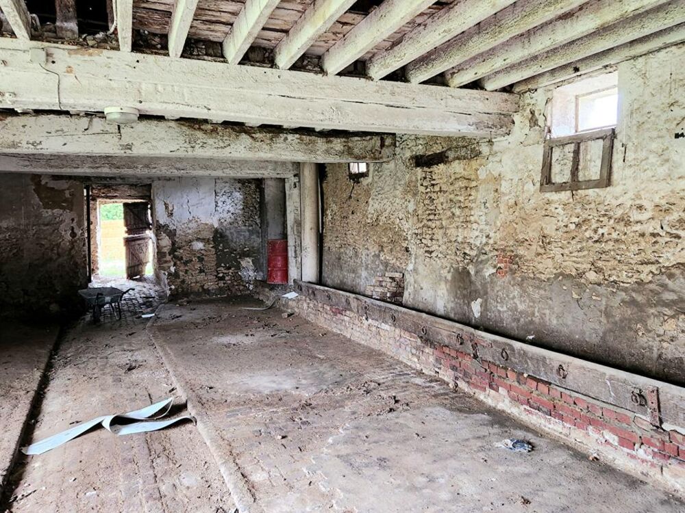 Vente Remise/Grange Vesly - Belle grange en pierres de 217 m2 au sol à aménager complètement - Toiture neuve - viabilisée en Eau et en électricité s Vesly