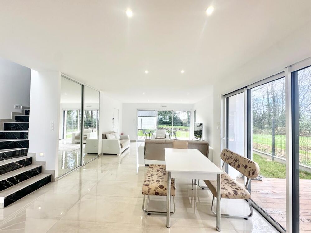 Maison 6 pièces 106 m² · à Locqueltas · 106 m² · 421 500 €