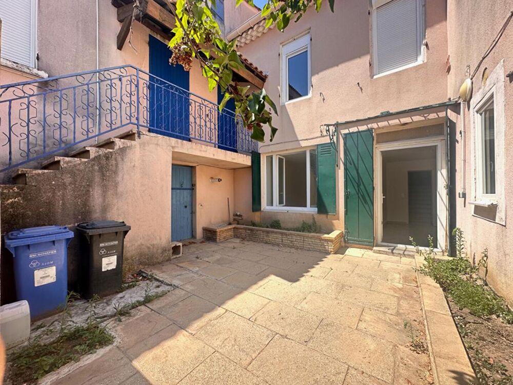 REDESSAN A VENDRE ENSEMBLE IMMOBILIER de 185m² avec cour, terrasse et garage