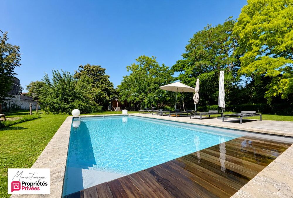 FLEURINES : DEMEURE DE CARACTÈRE DE 270 M² avec PISCINE CHAUFFÉE et GRAND JARDIN