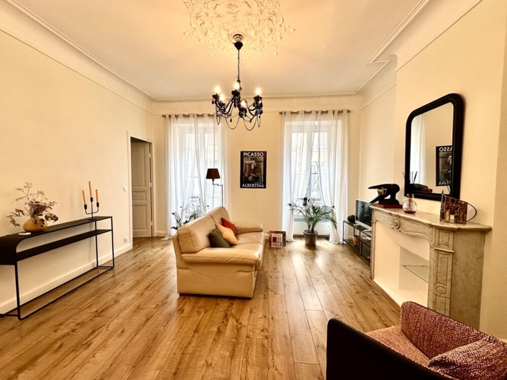 Toulon, centre-ville/haute ville, T3 de 80m2 entièrement refait à neuf, Traversant + cave