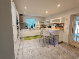  Maison  vendre 11 pices 330 m