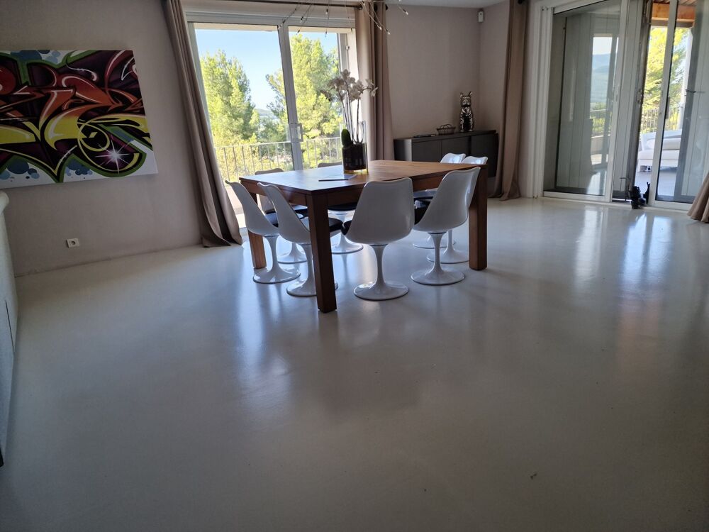 à vendre  Propriété/château Saignon (84400)