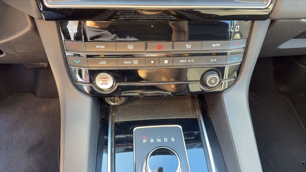 F-PACE 2.0 D 180 AWD BVA8 R Sport 2018 occasion 21250 Pouilly Sur Saone