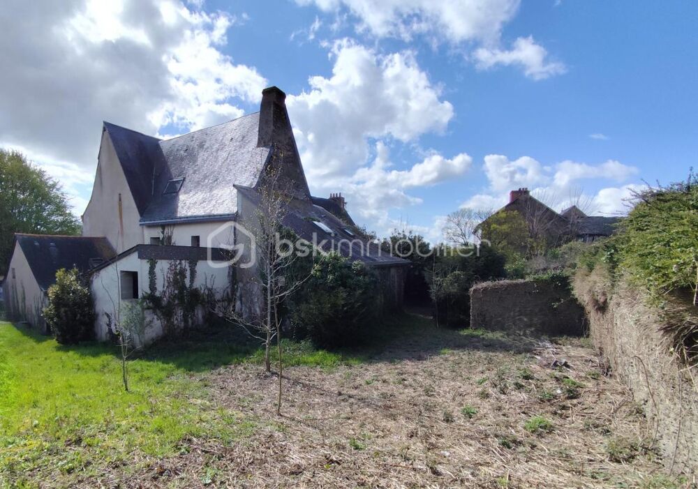 Propriété de 215 m2 à rénover située dans la charmante commune de Senonnes