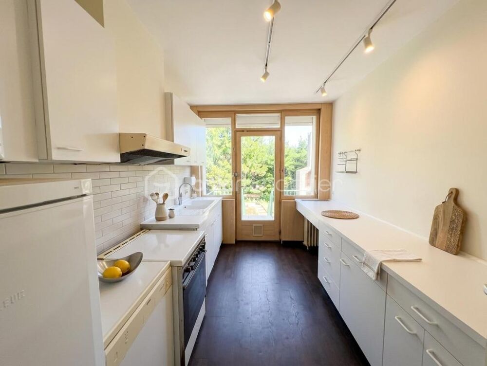 Maison familiale de 129 m2, mitoyenne, avec ses 4 chambres, jardins et garage