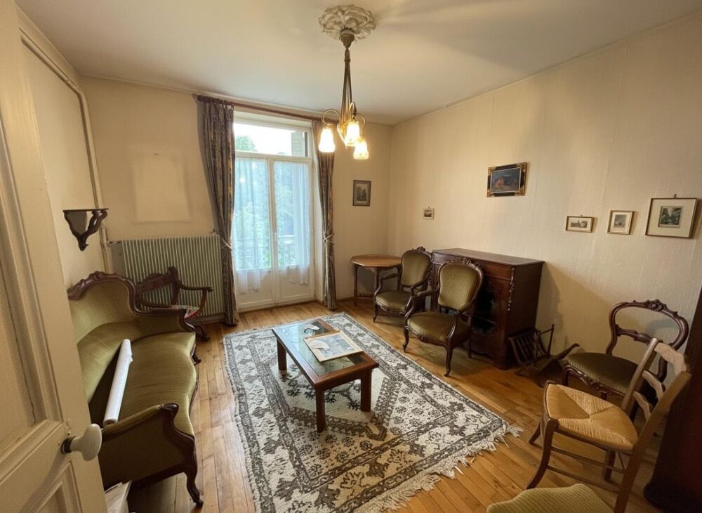 Vente Maison Maison en pierre à Lons-le-Saunier : deux appartements indépendants, jardin de 770 m², sous-sol et grenier Lons le saunier