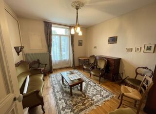 Vente Maison Maison en pierre à Lons-le-Saunier : deux appartements indépendants, jardin de 770 m², sous-sol et grenier Lons le saunier