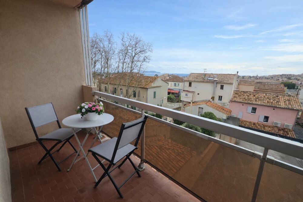 Vente Appartement Carqueiranne coeur de ville - T3, 70 m², balcon vue mer, 2 places de pkgs Carqueiranne