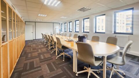 Au pied du m&eacute;tro Mairie de Clichy, un plateau de bureaux de 159 m&sup2; au 2&egrave;me &eacute;tage 3511 92110 Clichy