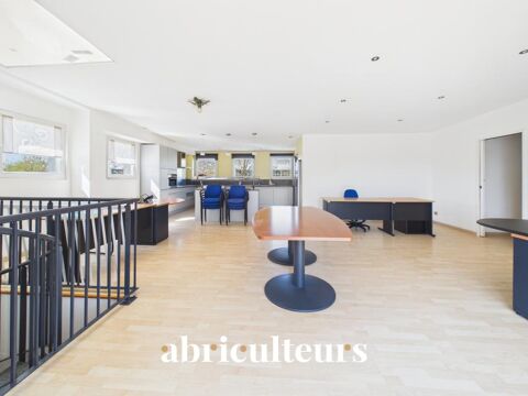   Location d'un espace commercial de 44 m², édifié sur un terrain de 900 m² comprenant un vaste espace de stationnement - Luisant 