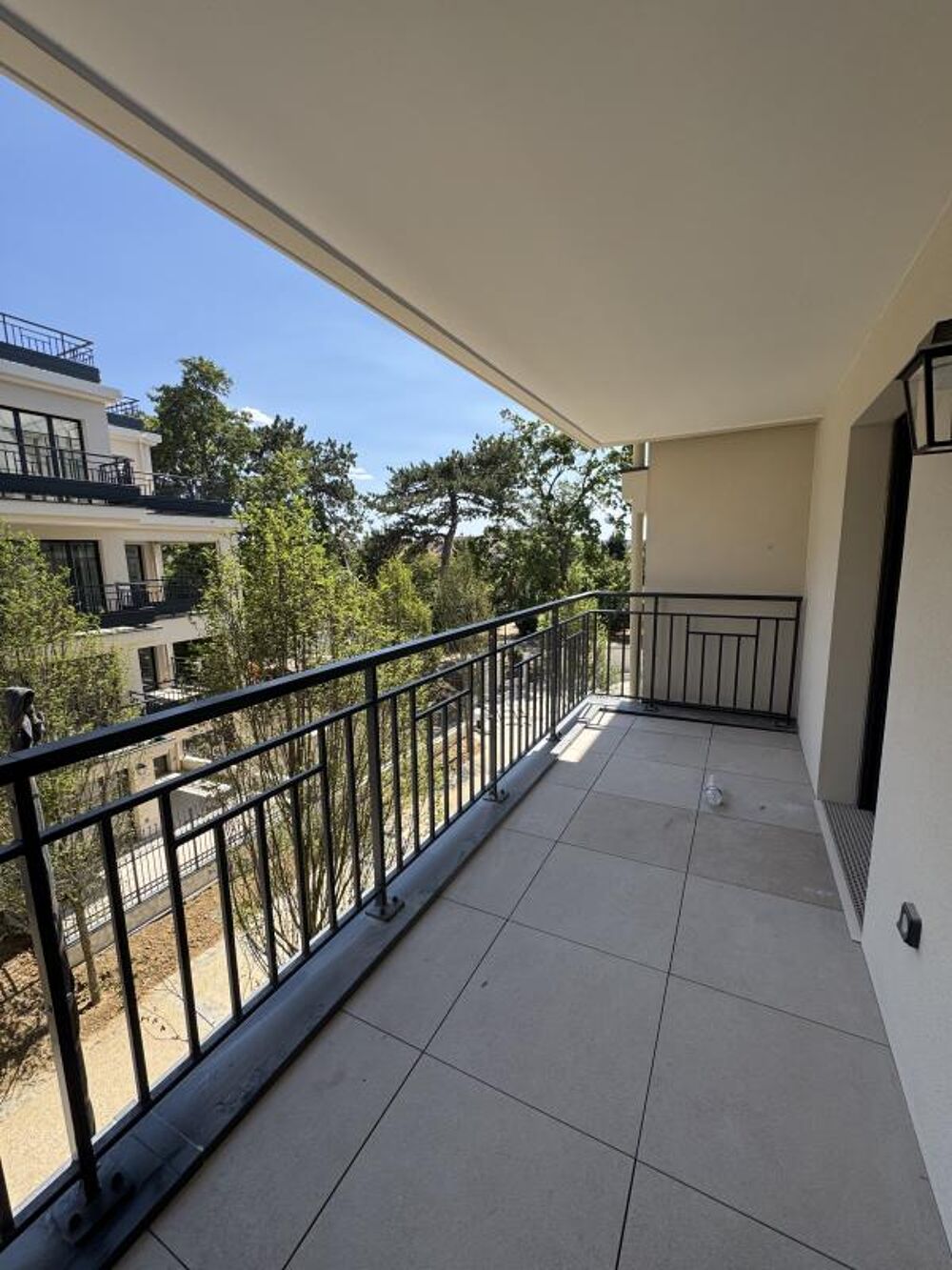 Vente Appartement **LIVRAISON IMMINENTE- 4 PIECES NEUF -  TERRASSE + 2 PARKINGS  + Plein Coeur de ville et Proche Gare Saint leu la foret
