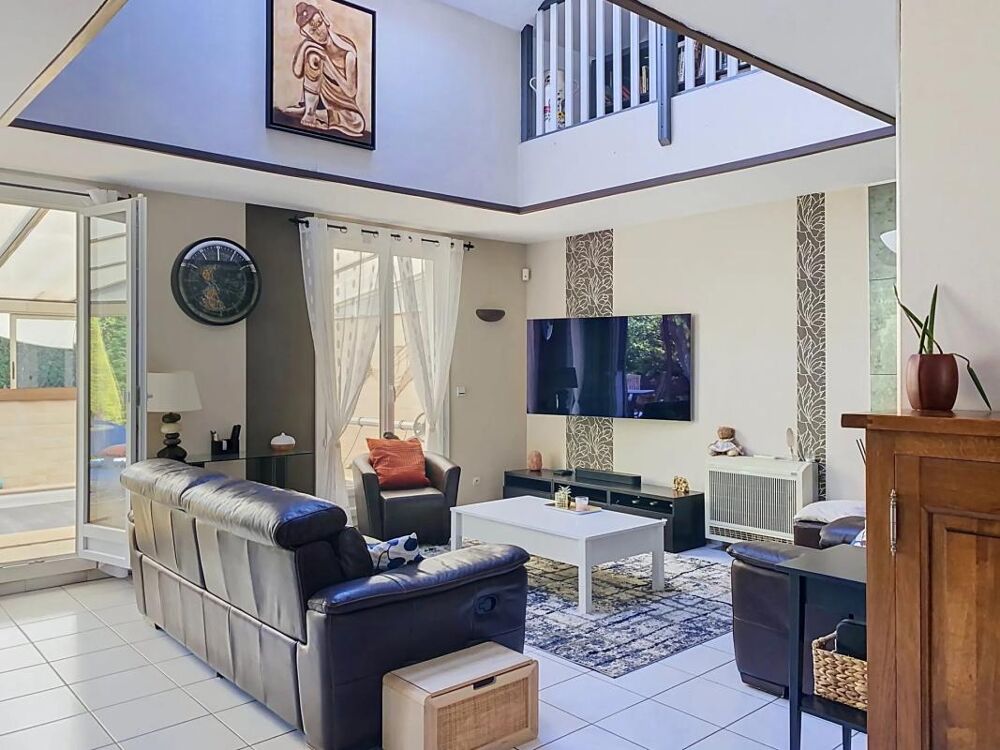 Vente Maison MAISON FAMILIALE 8 PIECES - 203 m² - 77150 - LESIGNY Lesigny