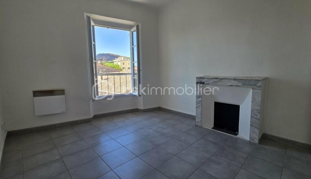 A LES ARCS-SUR-ARGENS (Var) - GRAND T2 49 M² RÉNOVÉ