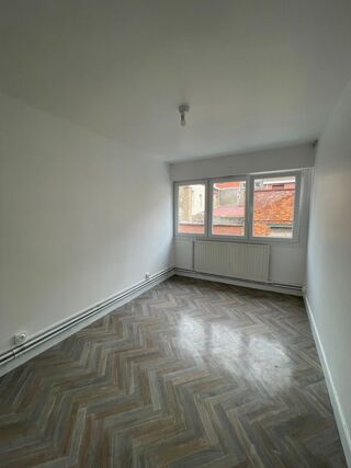 Appartement à louer 4 pièces 75 m²