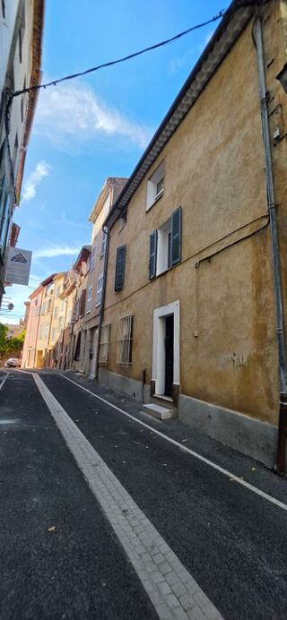  Appartement à louer 3 pièces 79 m²