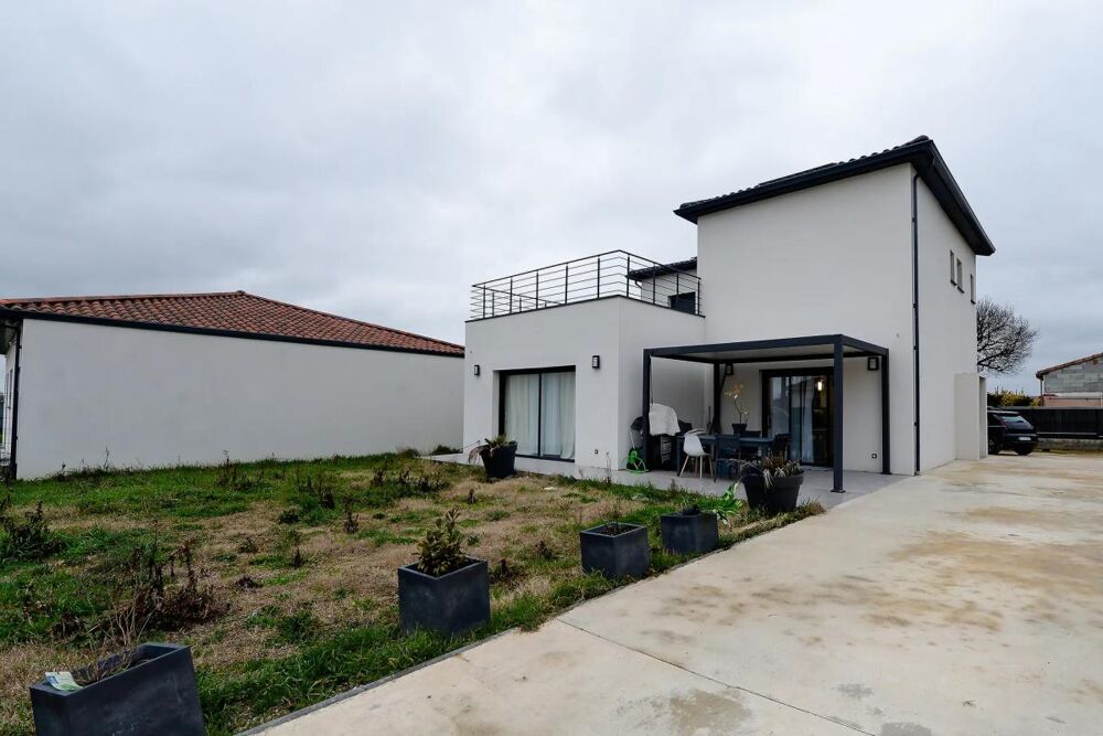 Maison contemporaine spacieuse à Vernet