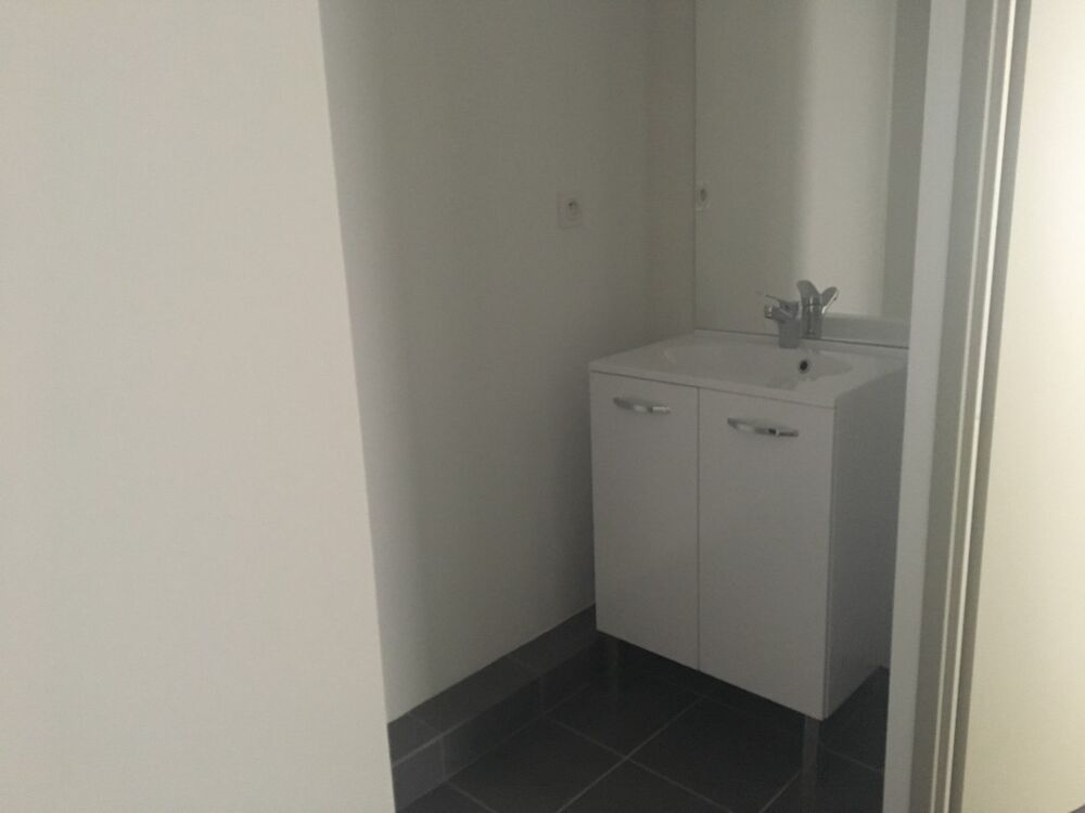 Location Appartement T2 MEUBLE avec parking et loggia à MARSEILLE Marseille 15
