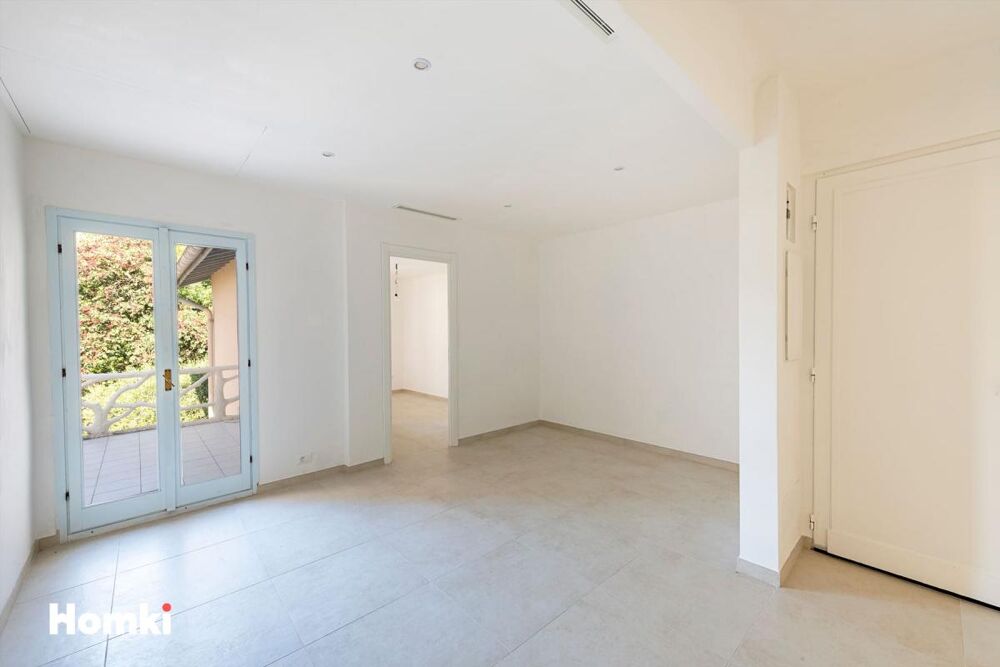 Menton  Riviera Palace  Élégant 2/3 pièces rénové au coeur dune résidence Belle Époque