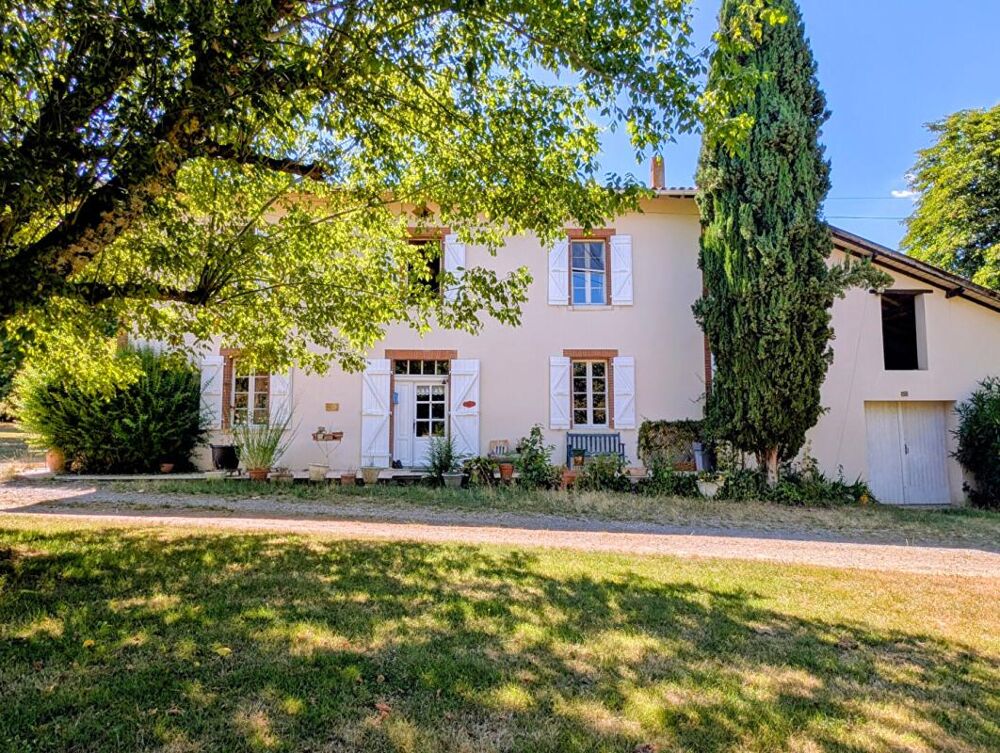 Maison Pouy De Touges 7 pièces 253 m2 avec 14 hectares