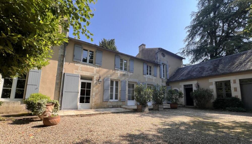 Maison 9 pièces 210 m² · à Poitiers · 210 m² · 450 000 €