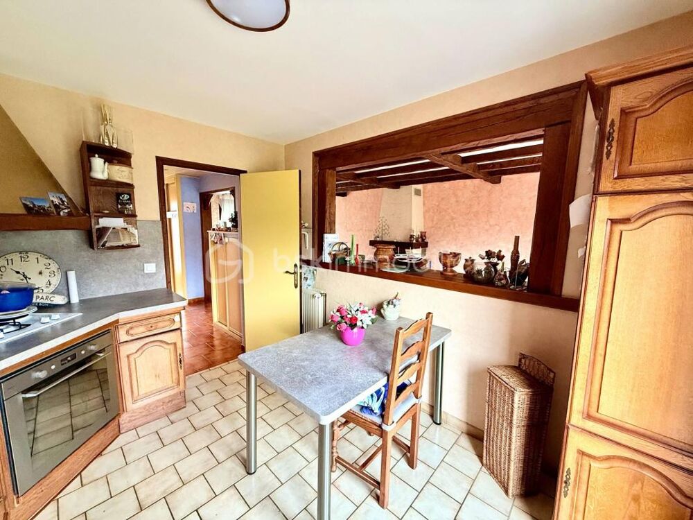Maison à rafraichir / 5 Chambres / Sous-Sol Total